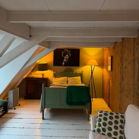 Homestay 2 For 4 Pax In Monument On 3rd Floor *